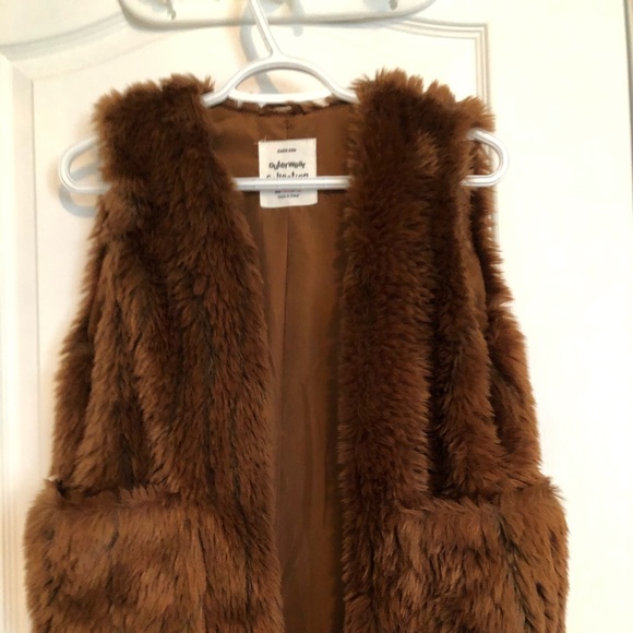 Zara Kids Faux Fur Vest - Size 11/12 kids - Picture 2 of 3